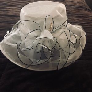 COPY - White Minimalist, floppy hat with matching gloves